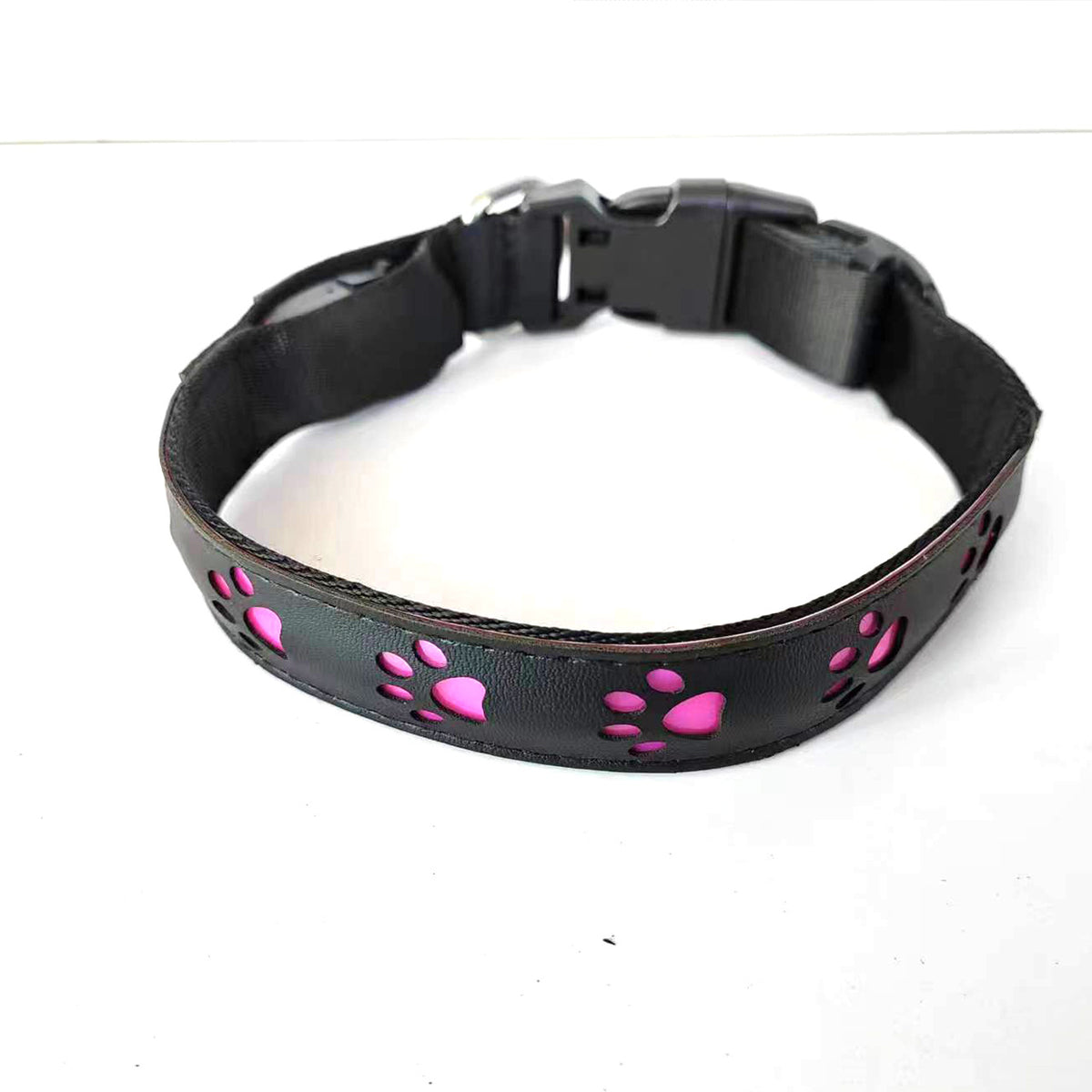 LED-Hundehalsband in Pink mit Pfotenmotiven und Schnellverschluss