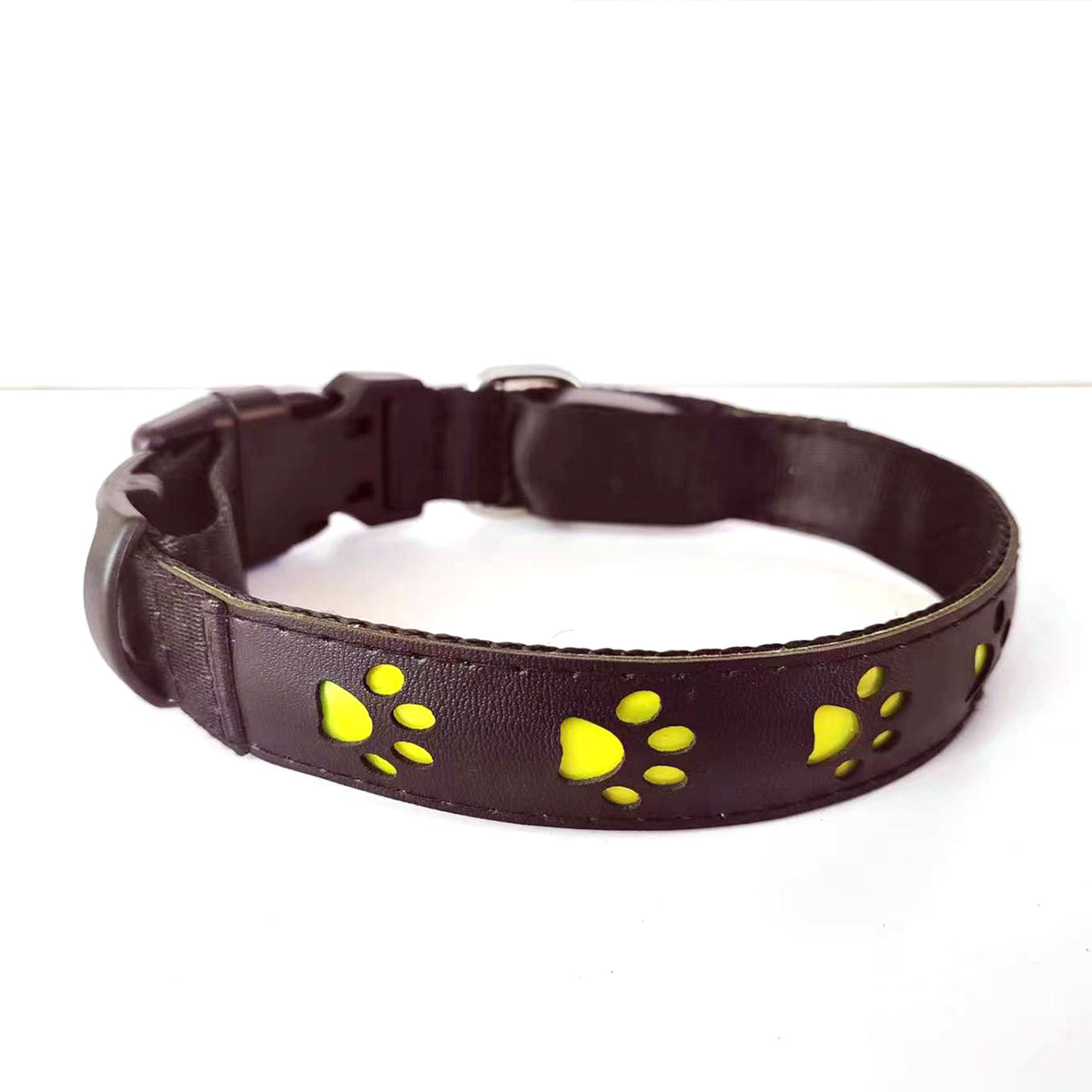LED-Hundehalsband in Gelb mit Pfotenmotiven und Schnellverschluss